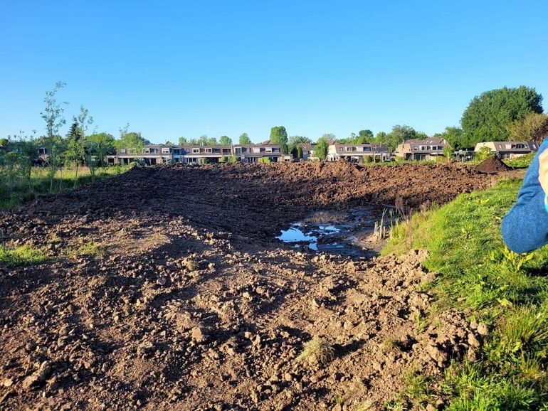Aanleg van de amfibieënpoel in Voedselbos Elderveld