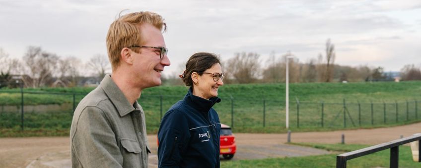 Matthijs Rietveld van PWN en Emmanuelle Prest van onderzoekspartner PWNT