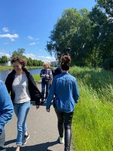 Deelnemers aan hooikoortswandeling in Leiden, zomer 2024