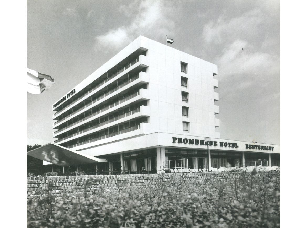 Promenade Hotel