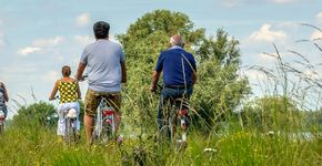 Fietsers in de natuur / Shutterstock