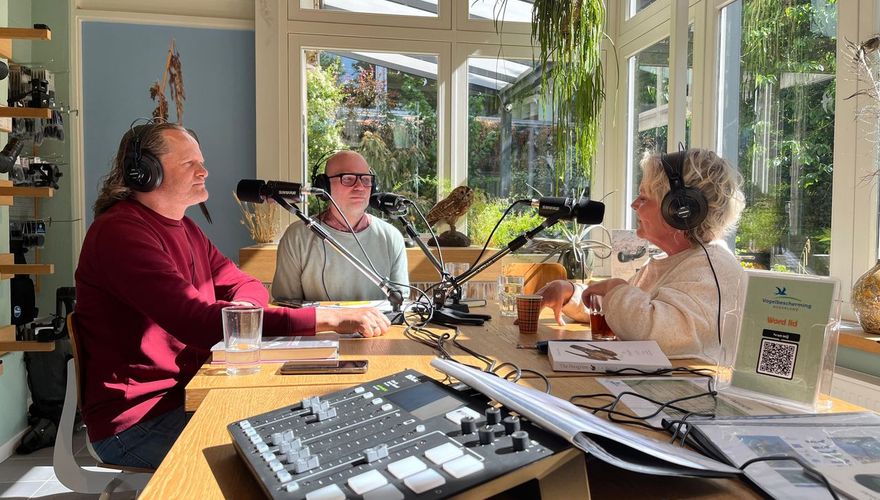 Gert Ottens (l.), Arjan Berben in gesprek met Jantien de Boer