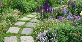 Tuin met tegels / Shutterstock