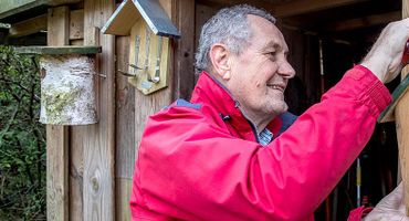 Nestkast ophangen / Fred van Diem