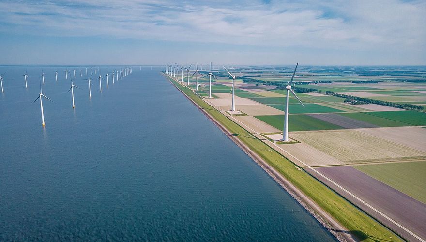 IJsselmeerdijk / Shutterstock