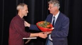Anton Baaijens (l) krijgt Gouden Vlinder 2014